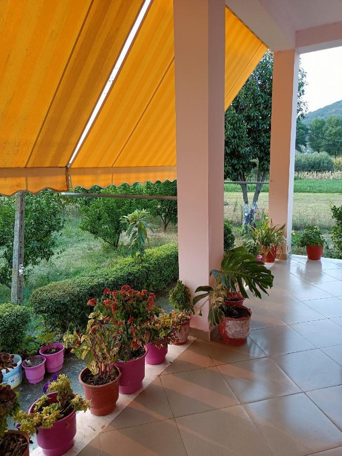 בראט Guest House Fetie מראה חיצוני תמונה